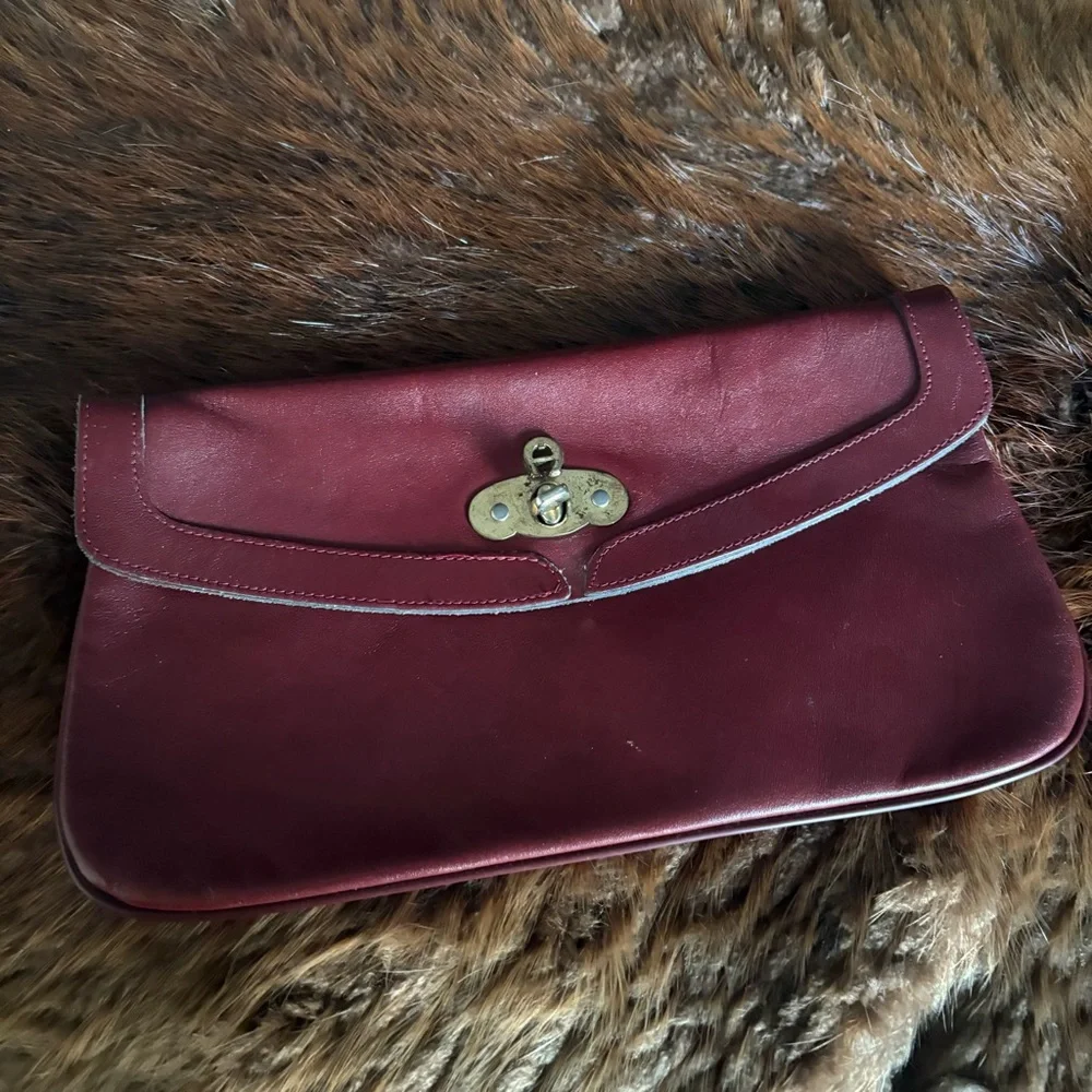 Vintage 1970s Etienne Aigner Clutch - Picture 4 of 11